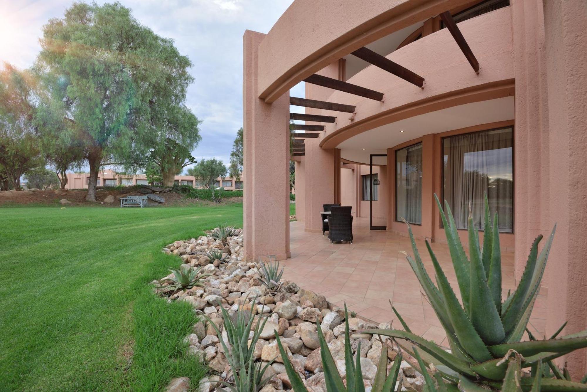Windhoek Country Club Resort Exterior foto