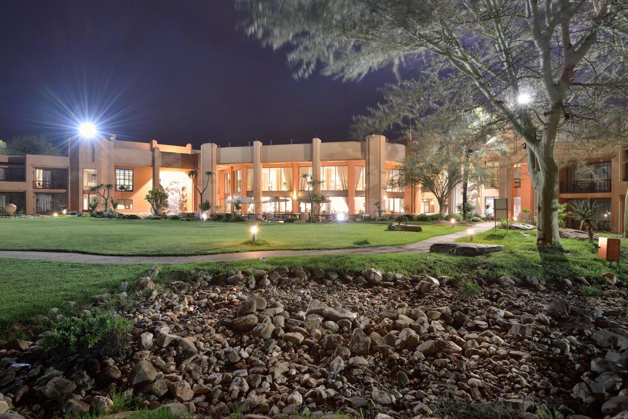 Windhoek Country Club Resort Exterior foto
