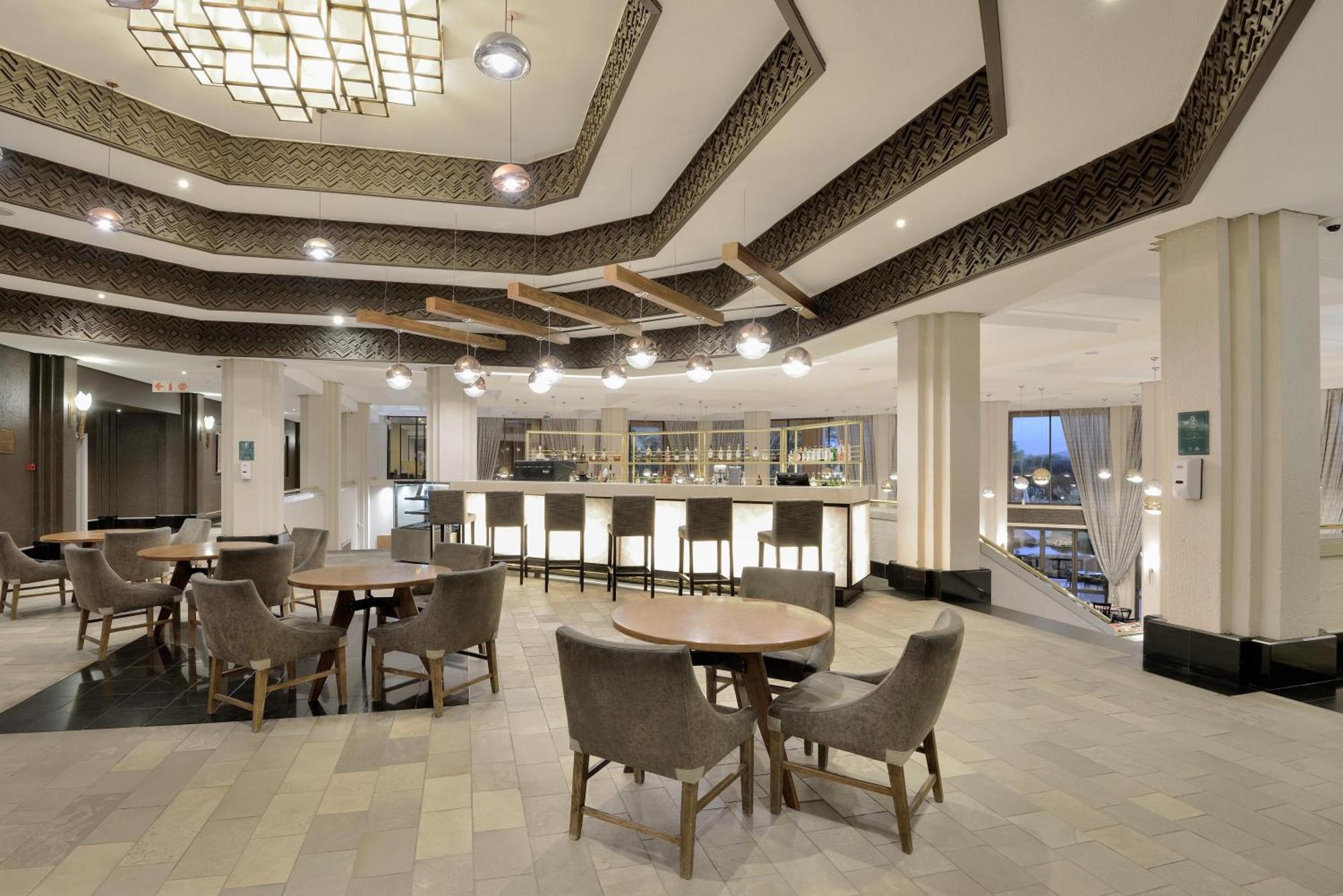 Windhoek Country Club Resort Exterior foto